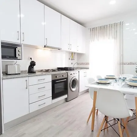 Rodrigues Family House 73 *