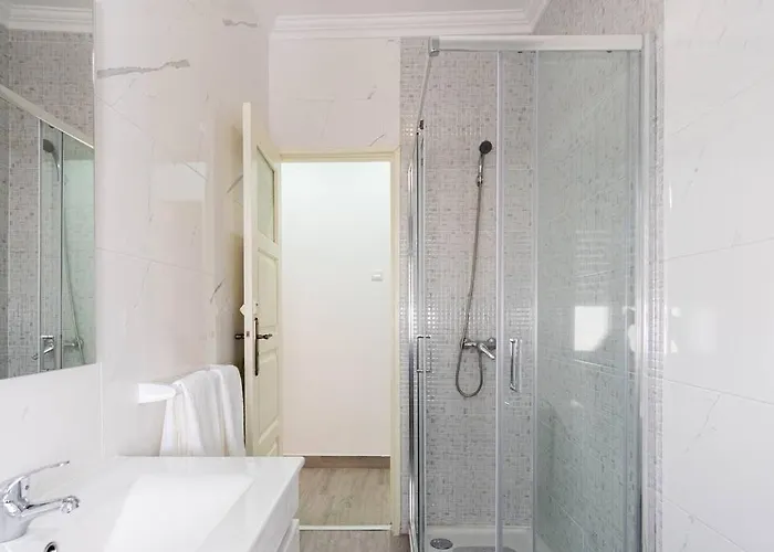 Daire Rodrigues Family House 73 *